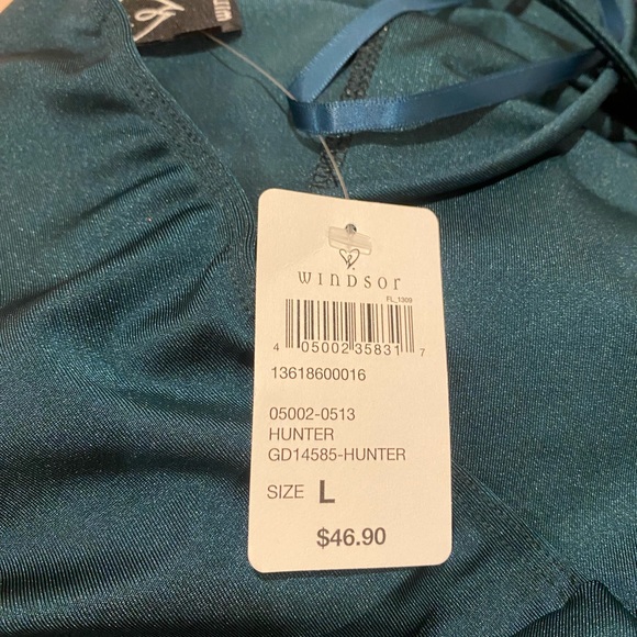 New Windsor Green gala dress - Picture 2 of 2